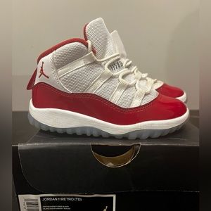 TODDLER JORDAN 11 RETRO CHERRY RED SIZE 9C